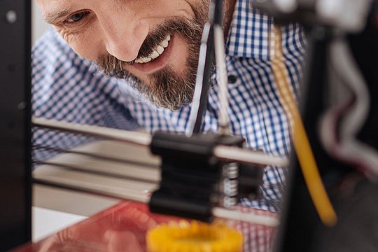 混合机、真空干燥机、合成反应器在粉末冶金和聚合物处理过程中发挥重要作用。