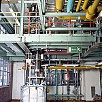 无尘大袋灌装系统位于 amixon® 混合冷却机下方。