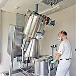 amixon® 混合机 EM 100 用于小批量生产